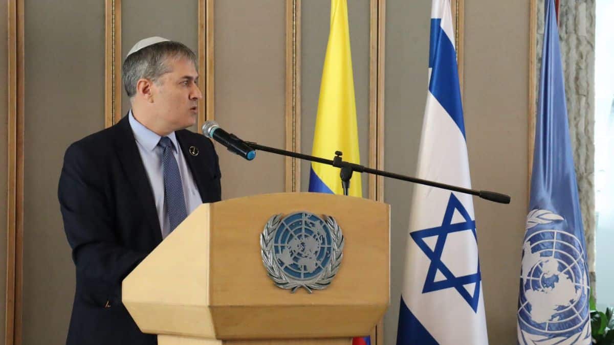 El embajador de Israel sale de Colombia tras casi dos meses de ruptura de relaciones