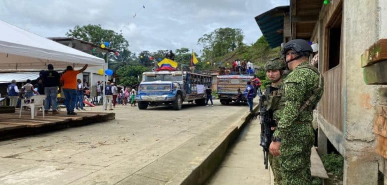 La Armada acompañó el retorno de familias del Bajo Calima a su territorio