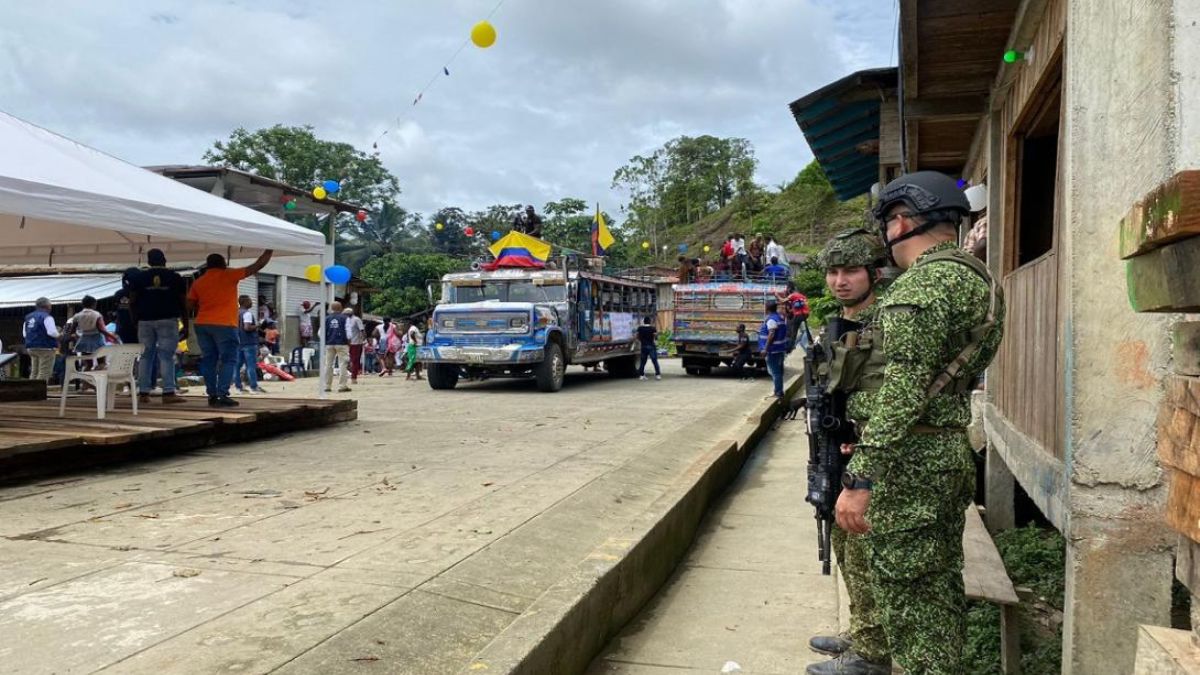 La Armada acompañó el retorno de familias del Bajo Calima a su territorio