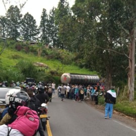 Atención: Reportan bloqueos en la vía Panamericana en el norte del Cauca