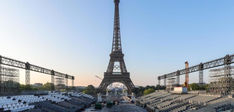 París 2024: La Torre Eiffel se viste con los aros olímpicos