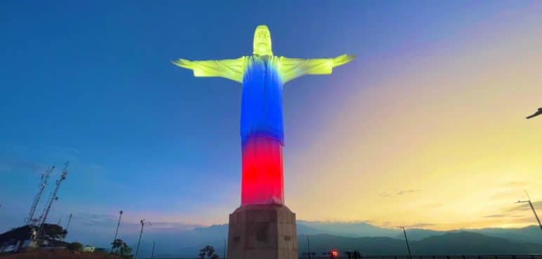 Cristo Rey se vistió de 'tricolor' para el primer partido de la Selección en la Copa América