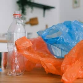 Adiós al plástico de un solo uso: ¿Qué pasará con las bolsas y pitillos?