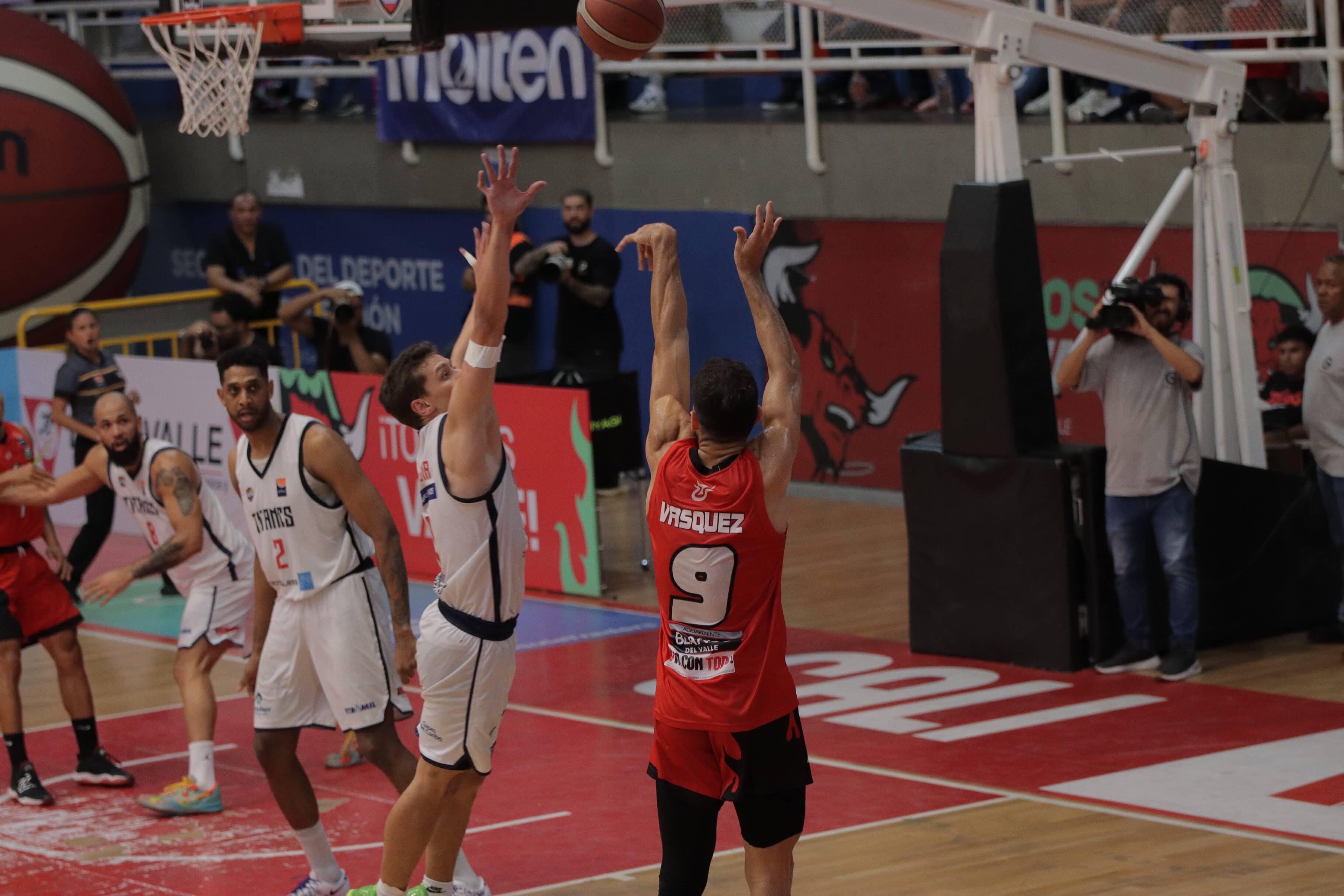 Así se vivió el tercer juego de la final de baloncesto: Toros necesita una victoria