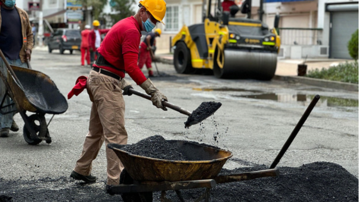 Anuncian millonaria inversión para mejorar las vías de 25 barrios de Cali