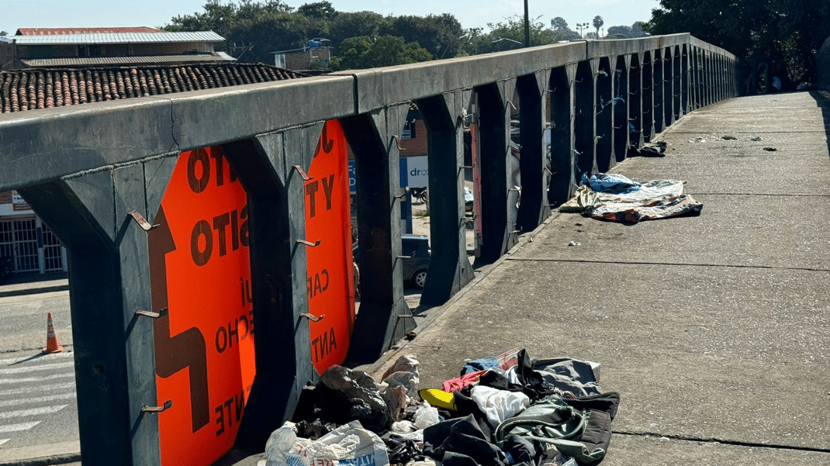 Puente de Juanchito: Denuncian falta de iluminación y mal estado de puente peatonal