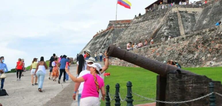 ¿De dónde vienen los viajeros a Colombia? País sorprende por visitantes