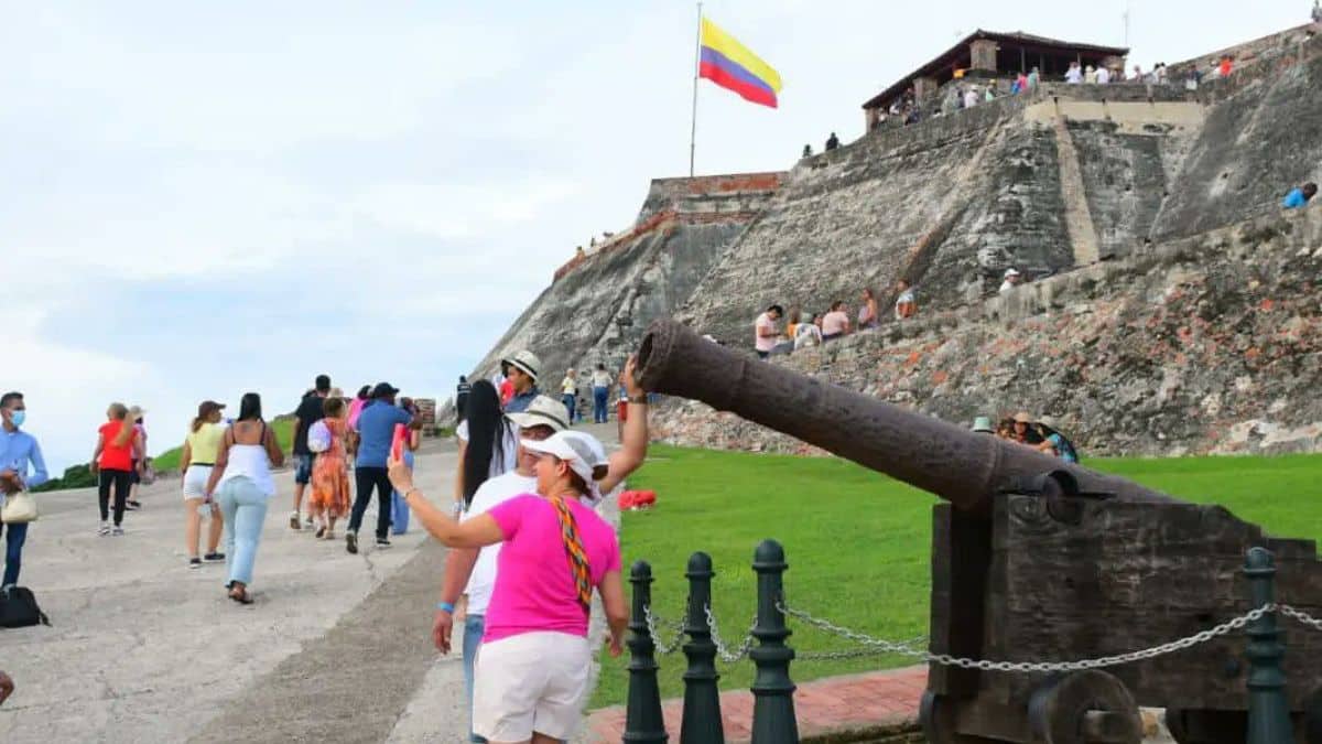 ¿De dónde vienen los viajeros a Colombia? País sorprende por visitantes