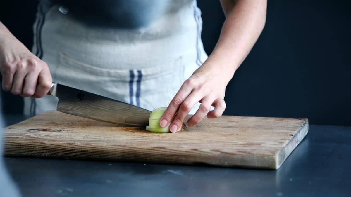 ¿Cuál es la mejor manera de afilar los cuchillos de cocina? Tome nota