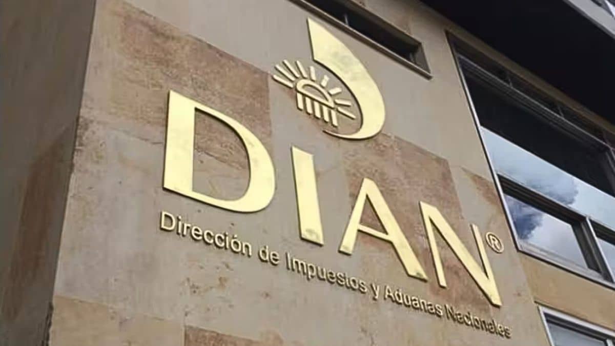 fachada de la dian