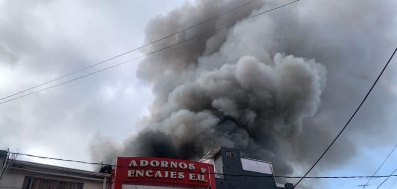 Grave incendio registrado en el sector de San Victorino, centro de Bogotá