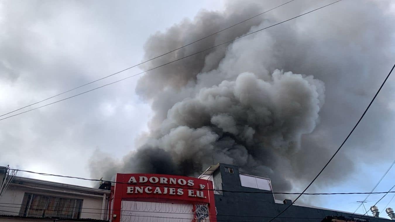 Grave incendio registrado en el sector de San Victorino, centro de Bogotá