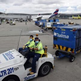 Gustavo Petro niega la escasez de combustible para aerolíneas en Colombia