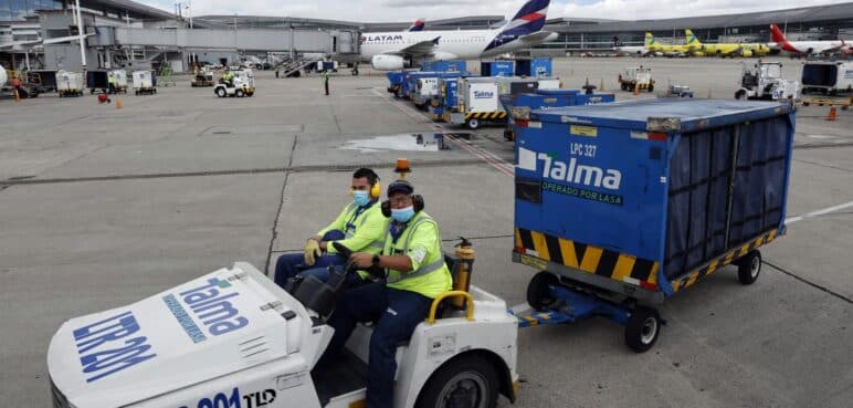 Gustavo Petro niega la escasez de combustible para aerolíneas en Colombia