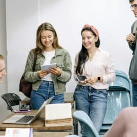 ¿Cómo participar por una de las 1,000 becas que entregará Yeison Jiménez a jóvenes?