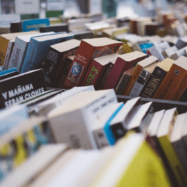 Entre letras y leyes: Leonardo Medina presenta su nuevo libro “Columnas y relatos”
