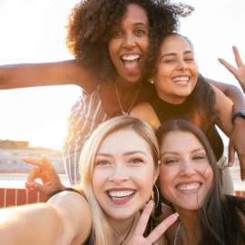 ¡Más que una sonrisa! Celebra hoy el día mundial de la alegría 