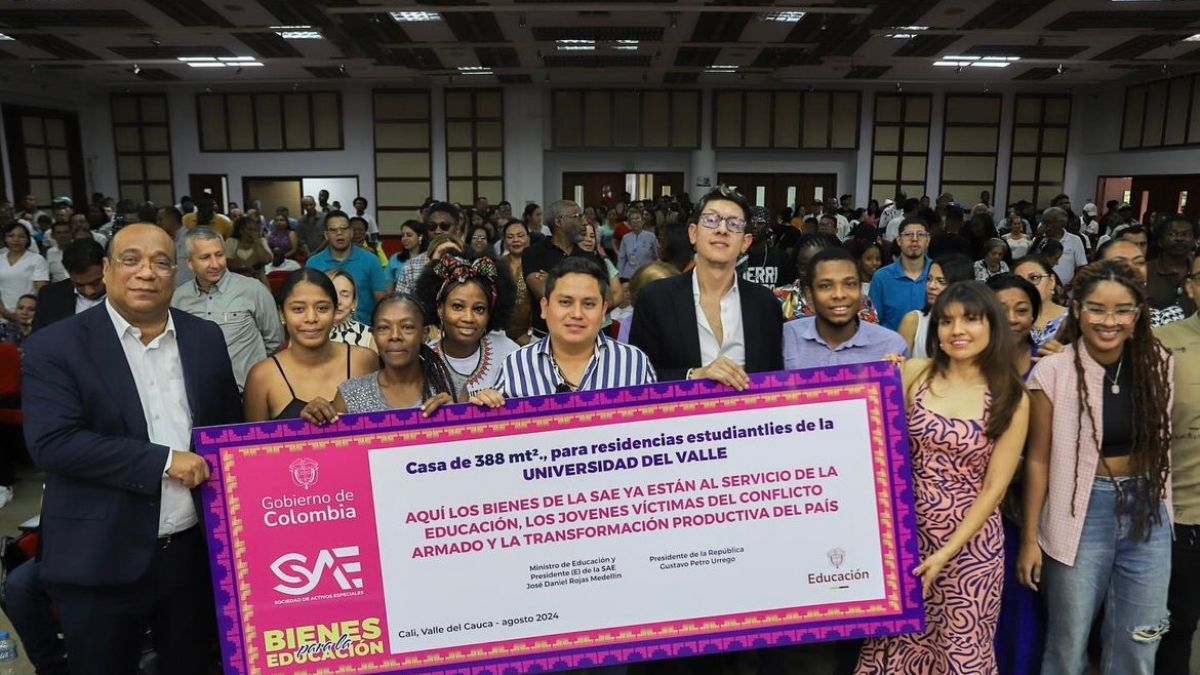 La SAE hizo entrega de predios a diversas organizaciones sociales