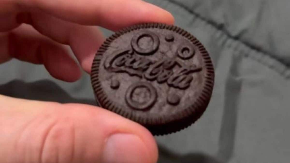 Coca-Cola lanza nuevo sabor inspirado en galletas oreo, ¿Te atreverías a probarla?