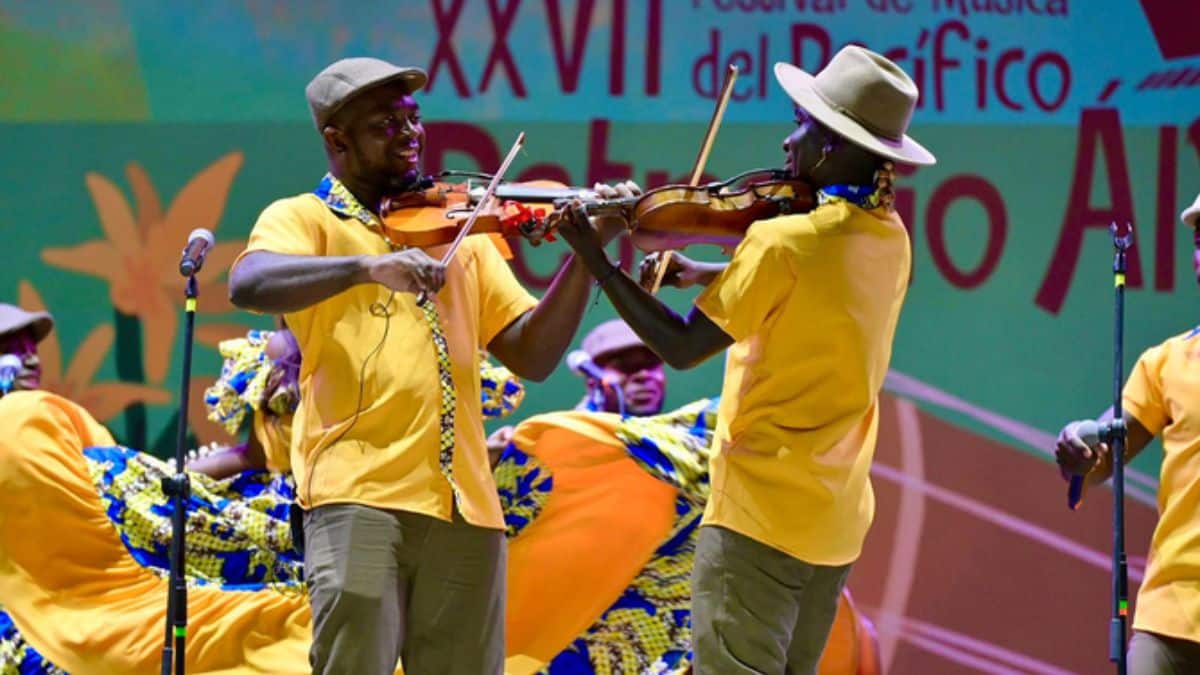 Conociendo ‘el viche’, la bebida que ‘enciende’ la fiesta en el Petronio Álvarez