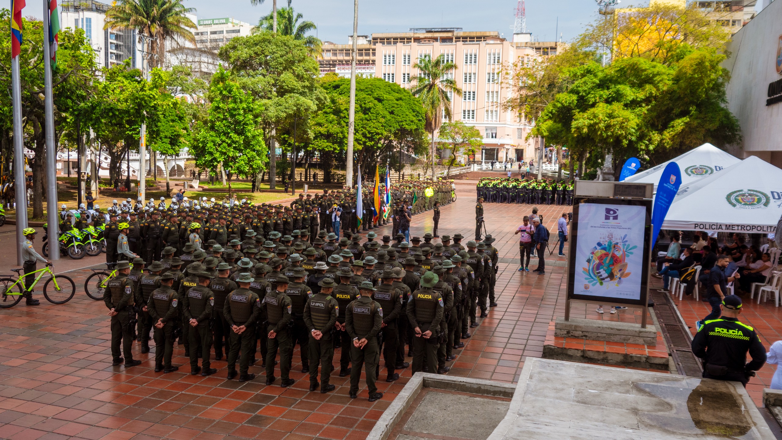 Policías