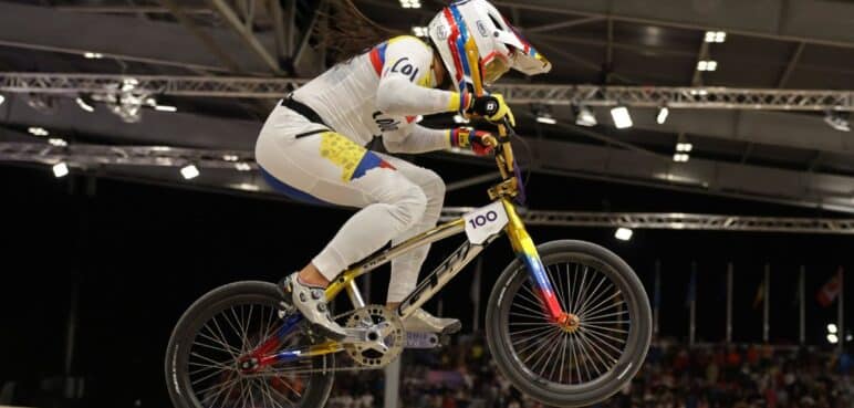 Pedalazos en busca de presea: Así clasificó Mariana Pajón a las semifinales de BMX