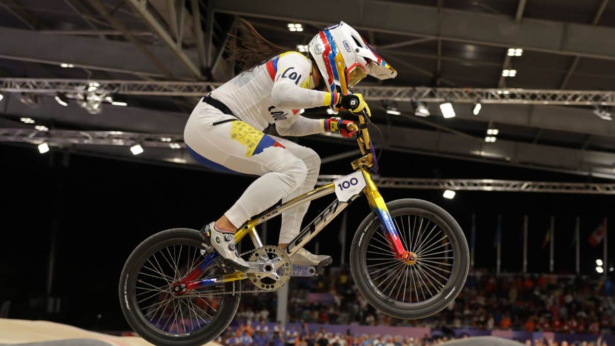 Pedalazos en busca de presea: Así clasificó Mariana Pajón a las semifinales de BMX