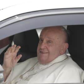 El papa Francisco llega a Indonesia.