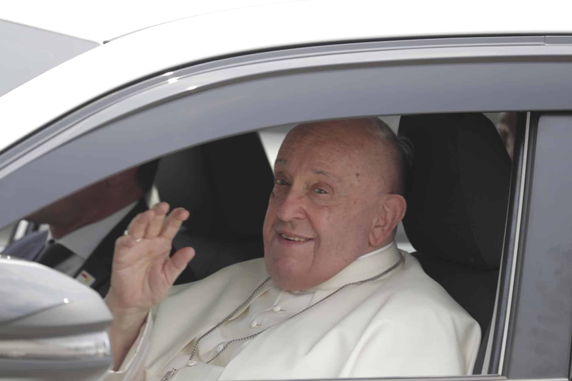 El papa Francisco llega a Indonesia.