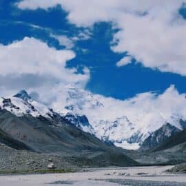 El Monte Everest se eleva aún más: el río que lo empuja a la cima del mundo