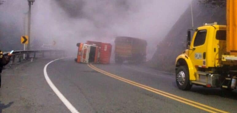 Grave accidente con químico en la vía al mar deja un fallecido y un herido crítico