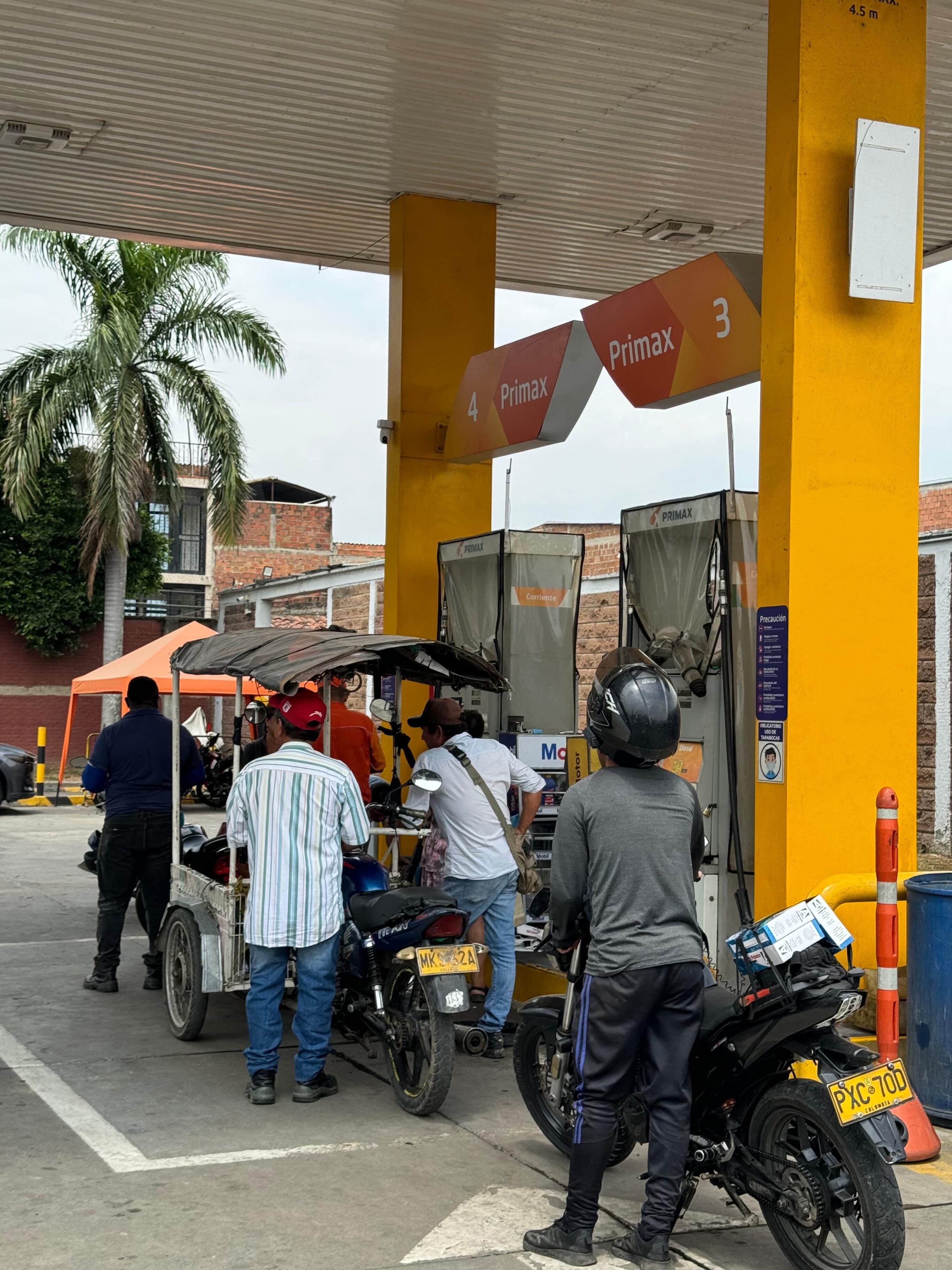 abastecimiento gasolineras en medio de paro de camioneros en Cali.