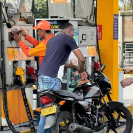 abastecimiento gasolineras en medio de paro de camioneros en Cali.