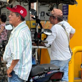 abastecimiento gasolineras en medio de paro de camioneros en Cali.