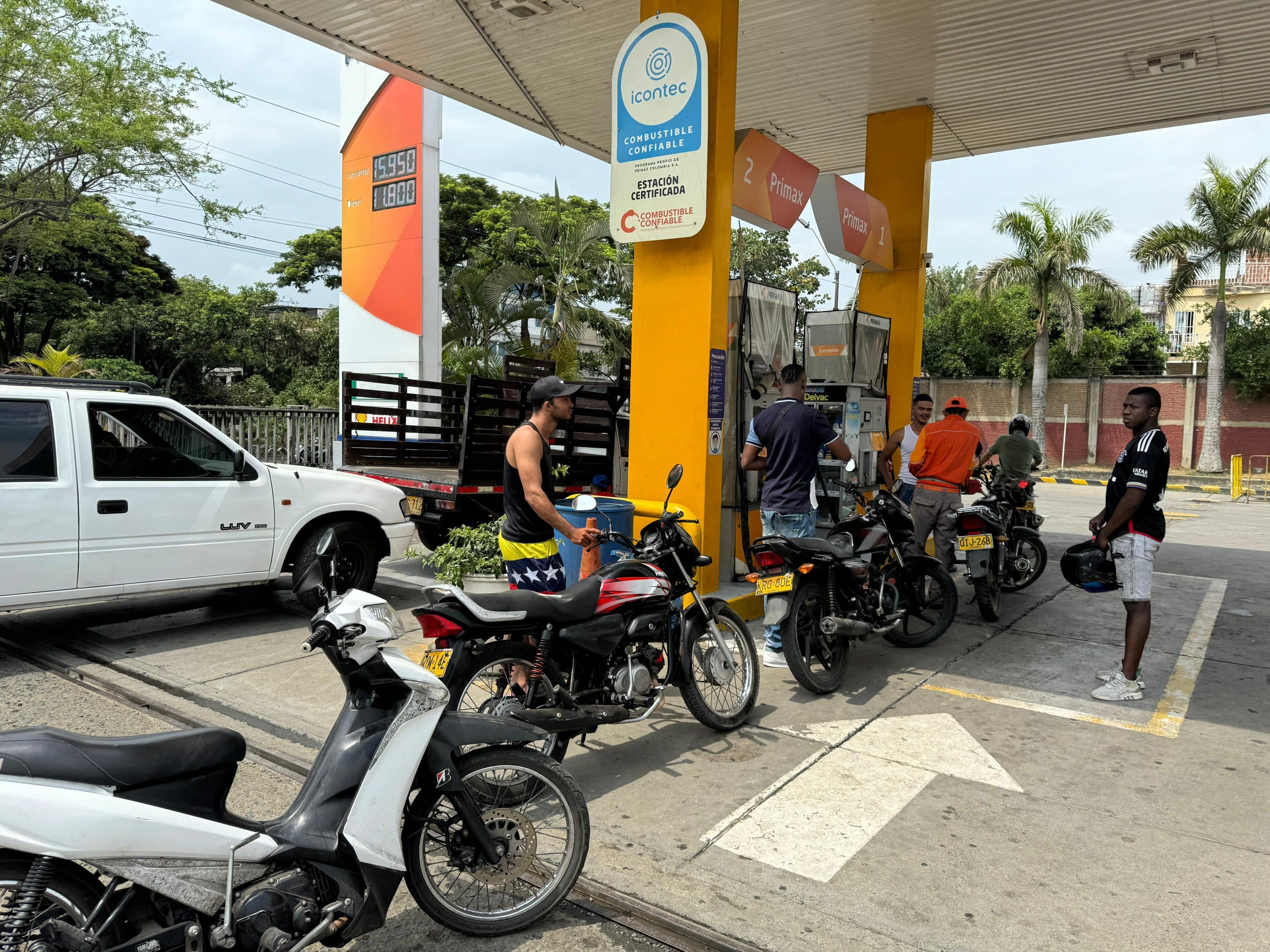 abastecimiento gasolineras en medio de paro de camioneros en Cali.