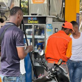 abastecimiento gasolineras en medio de paro de camioneros en Cali.