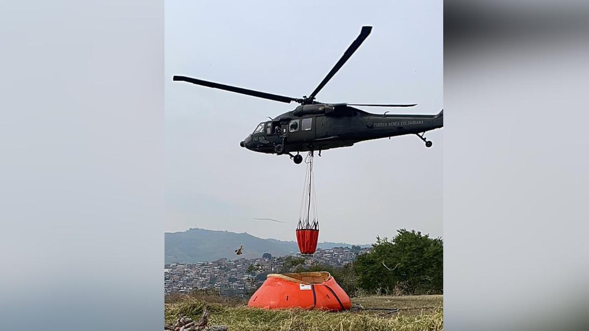 Con Bambi Bucket buscan combatir incendio en cerro de Cali