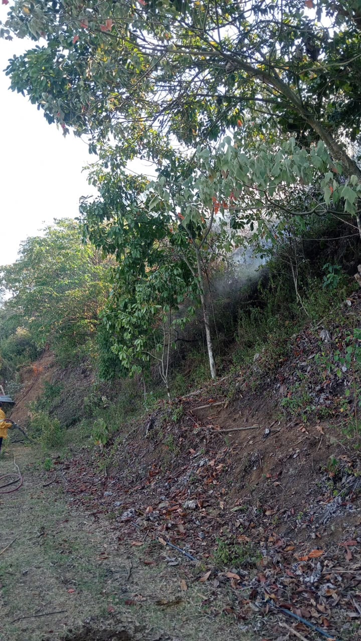 incendio forestal en el sector El Faro, vía Cristo Rey