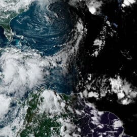 Florida declara en emergencia a 41 condados por amenaza de posible huracán