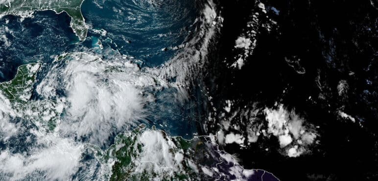 Florida declara en emergencia a 41 condados por amenaza de posible huracán