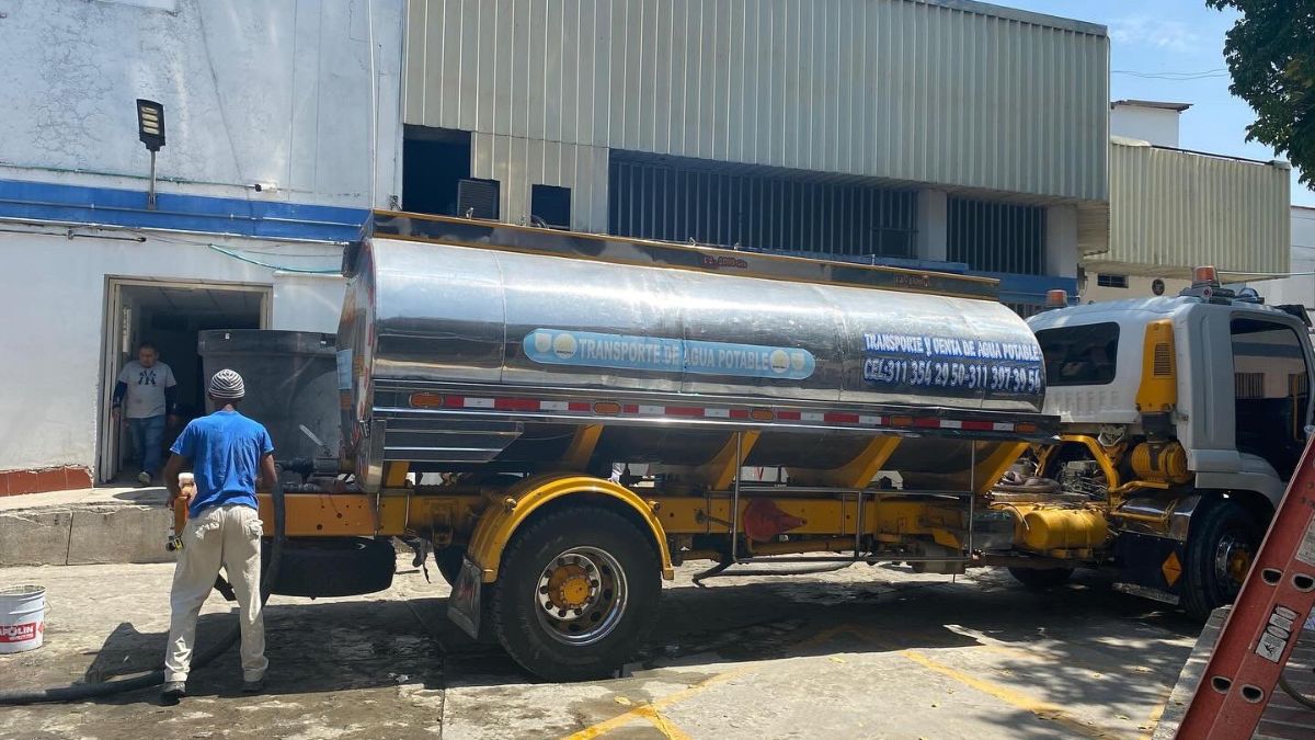 ¿Dónde están ubicados los carrotanques para suministrar agua en la ladera de Cali?