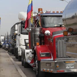 Camioneros bloquean principales vías del país por el alza del diésel: Varios departamentos afectados