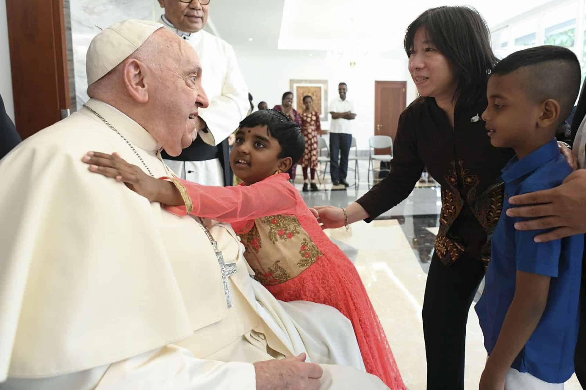 El papa Francisco llega a Indonesia.