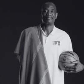 Dikembe Mutombo: El gigante humanitario y leyenda del baloncesto