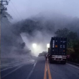 Emergencia tras accidente en la vía Buga - Buenaventura; se produjo derrame de químico