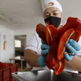 El desempleo en Colombia se estabiliza en agosto, pero el sector informal se mantiene
