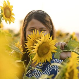 ¿Por qué se regalan flores amarillas en septiembre? La explicación sorprende a muchos