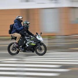 ¿Cuánto vale la multa por no usar chaleco en moto? Precio va más allá de lo económico