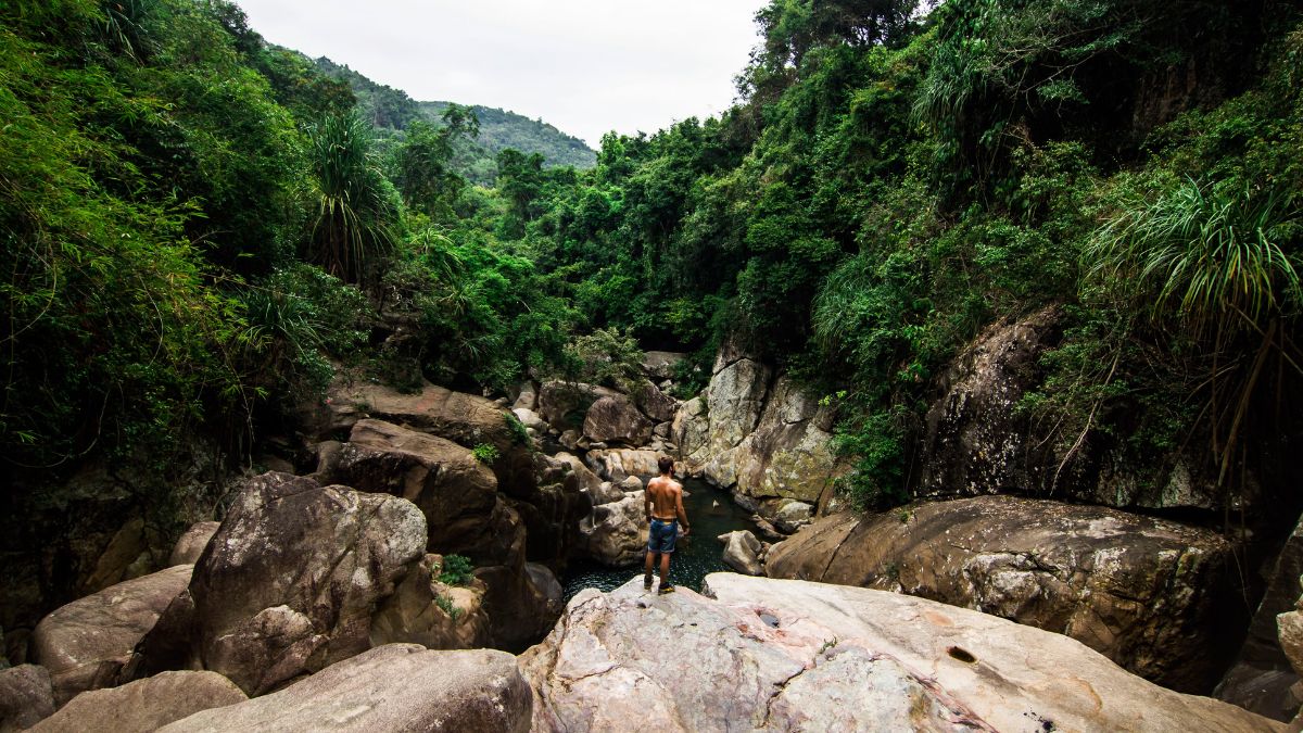 ¿Qué beneficios tiene Colombia al ser atravesada por tres cordilleras?