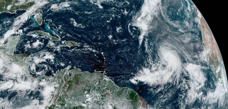 La tormenta tropical Kirk se convierte en huracán por los fuertes vientos en el centro del Atlántico